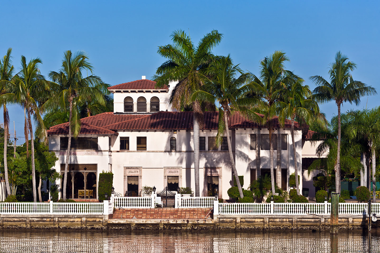 Renovated Villa Water Front